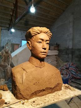 毛岸英玻璃鋼塑像_濱州宏景雕塑有限公司